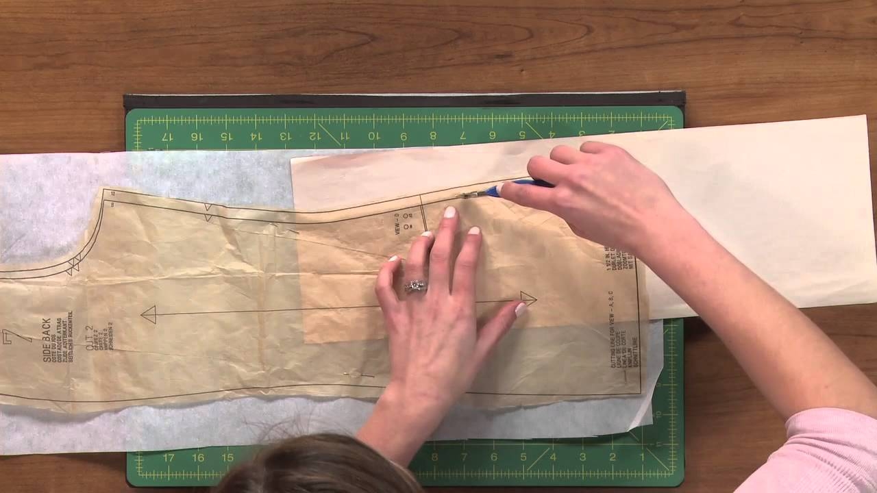 How To Use A Tracing Wheel With Tracing Paper National Sewing 